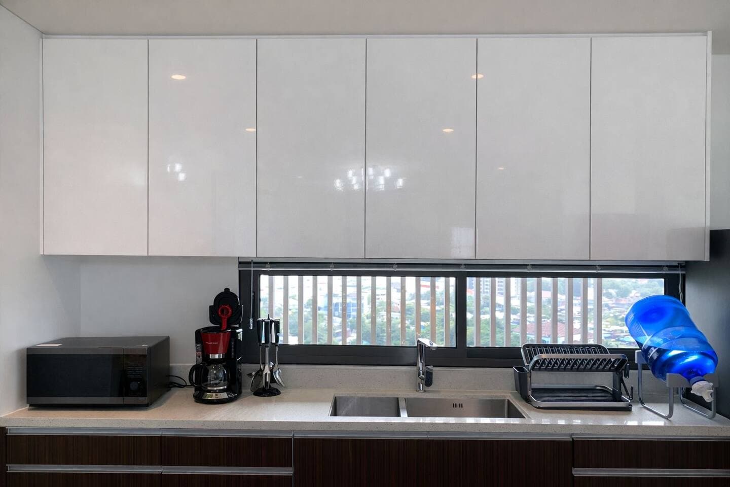 Luxury 2BR Penthouse w/ Sea View + Resort Access image 2