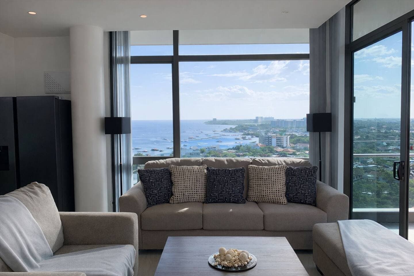 Luxury 2BR Penthouse w/ Sea View + Resort Access image 7